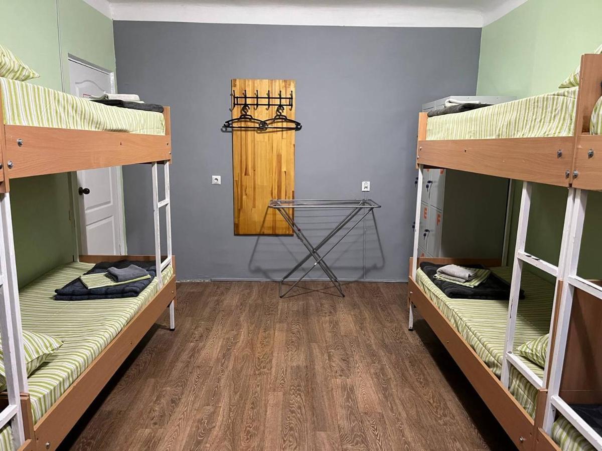 Fox Hostel Kiev Buitenkant foto
