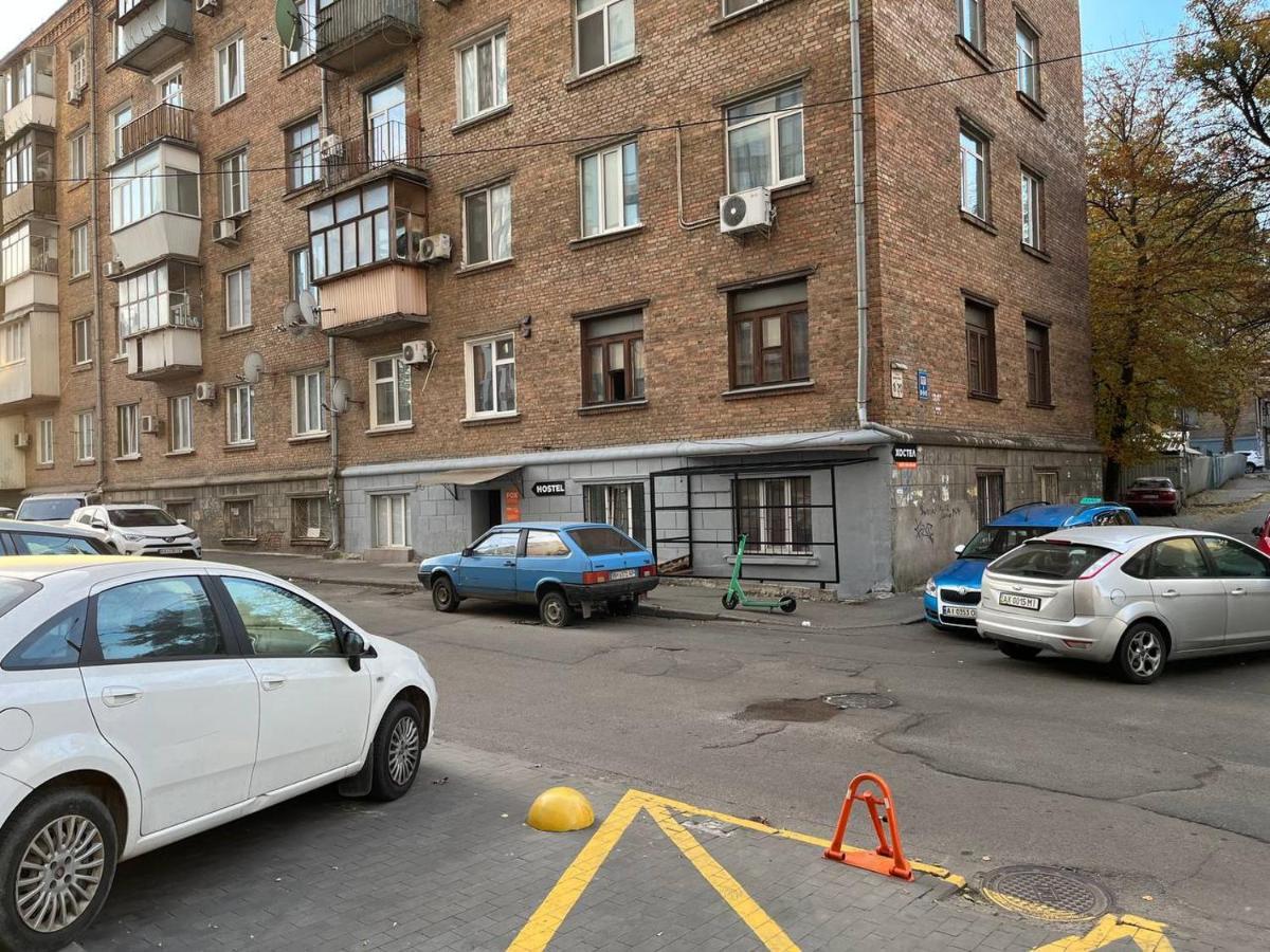 Fox Hostel Kiev Buitenkant foto