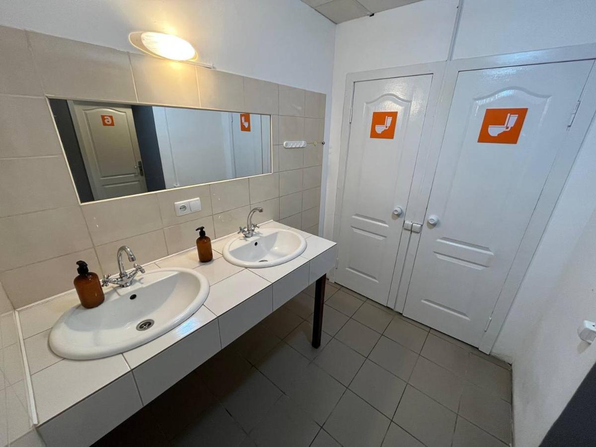 Fox Hostel Kiev Buitenkant foto