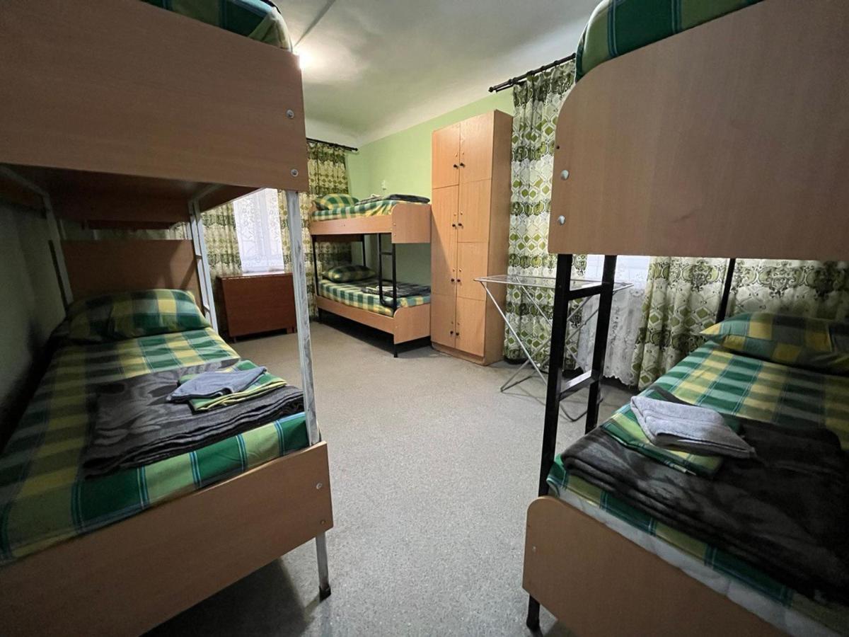 Fox Hostel Kiev Buitenkant foto